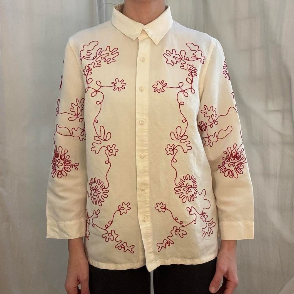 White‎ Button Down Blouse with Red Abstract Floral Embroidery Vintage 90s/Y2K - Picture 4 of 8